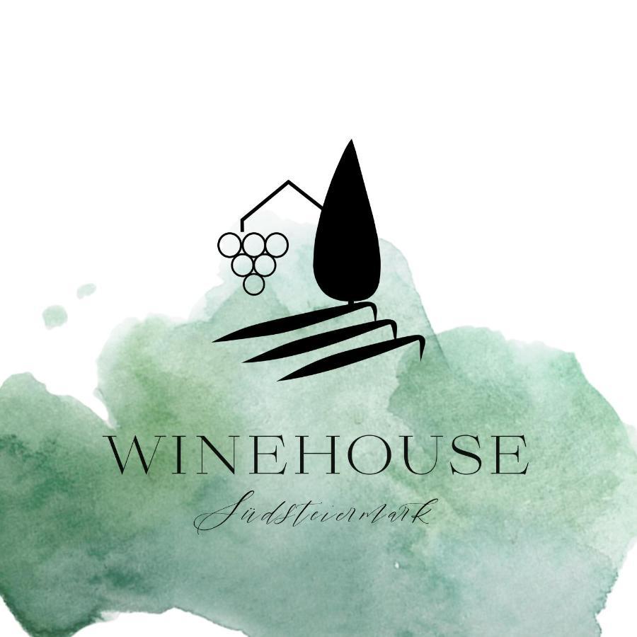 Winehouse Living Villa ลอยช์ชาค ภายนอก รูปภาพ