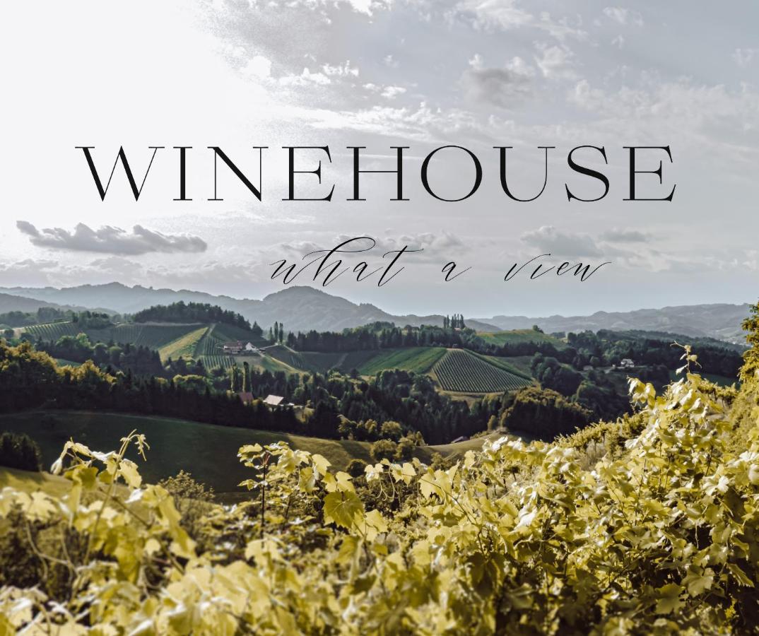 Winehouse Living Villa ลอยช์ชาค ภายนอก รูปภาพ