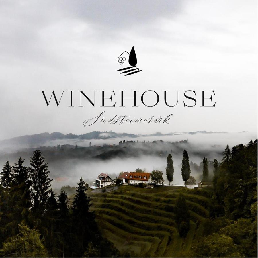 Winehouse Living Villa ลอยช์ชาค ภายนอก รูปภาพ